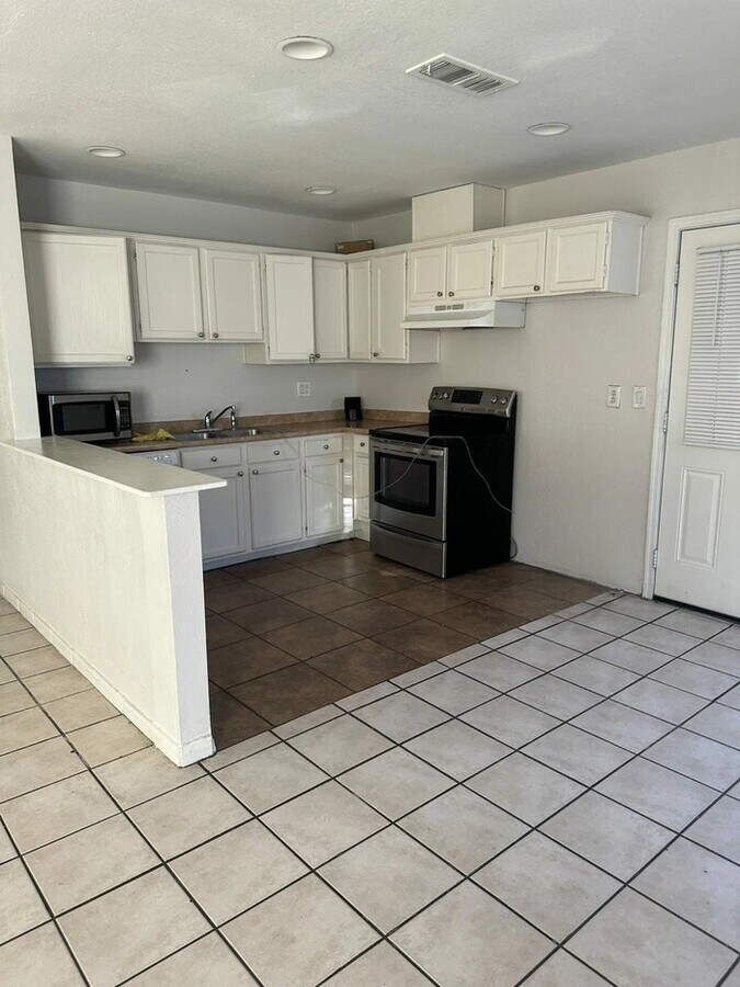 Rent to own 3 bedrooms 2 bathrooms NO HOA!... - Rent to own 3 bedrooms 2 bathrooms NO HOA!... House