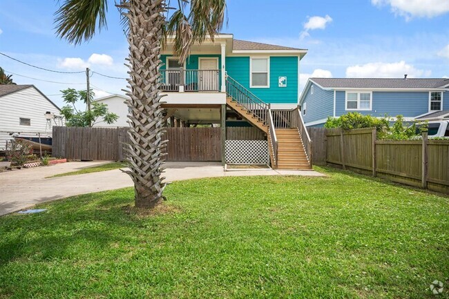 Building Photo - 2302 103rd St Rental