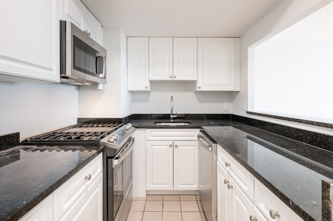 Building Photo - 1410 Columbia Rd Unit 18G