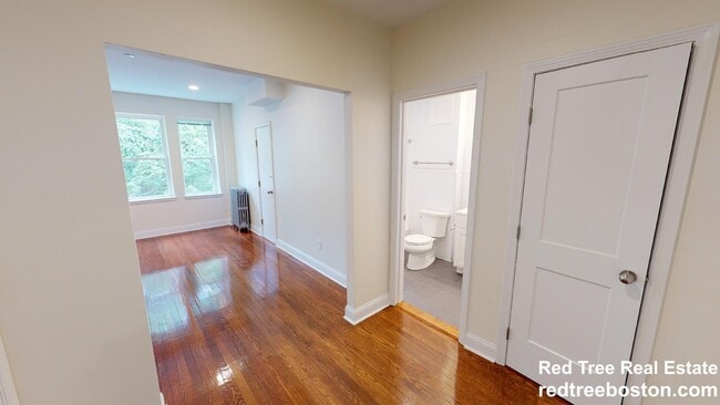 Building Photo - 123 Sutherland Rd Unit I Rental