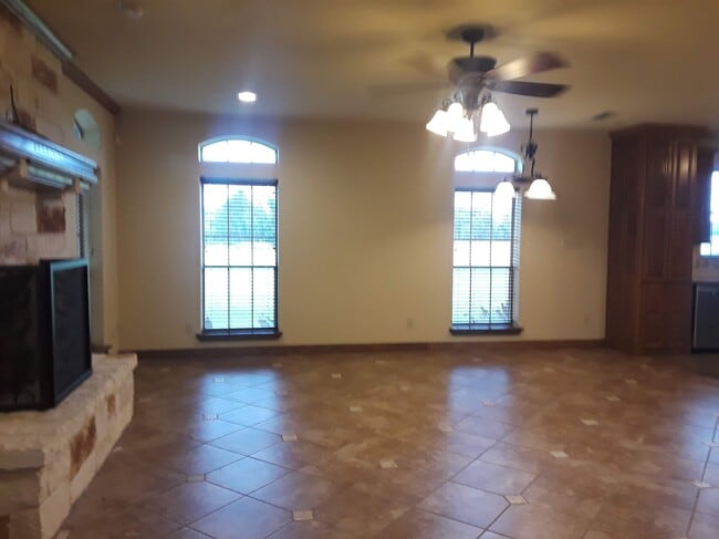 Photo - 1800 County Road 4817