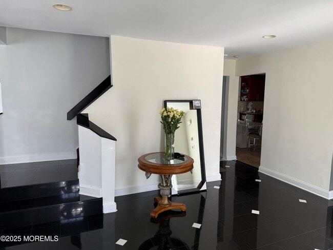 Photo - 7 Harvard Ct