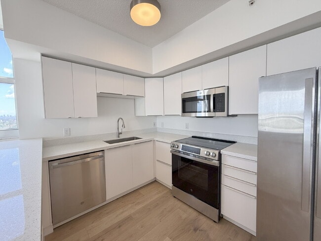 Photo - Rare 2/2 Corner Penthouse with Panoramic Lagoon Views from Every Room – Available Now! Unidad PH-01