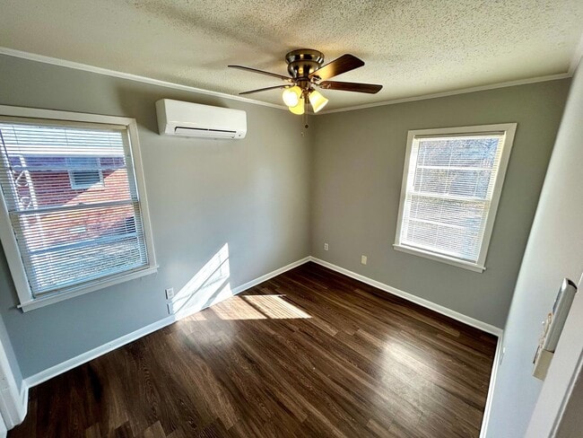 Photo - 2720 Merle St