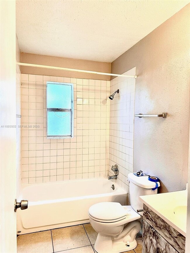 Photo - 1724 W Chestnut St Unit A