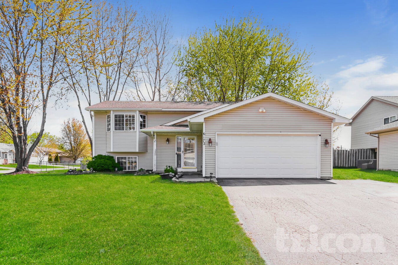 Photo - 6172 Kahler Dr NE