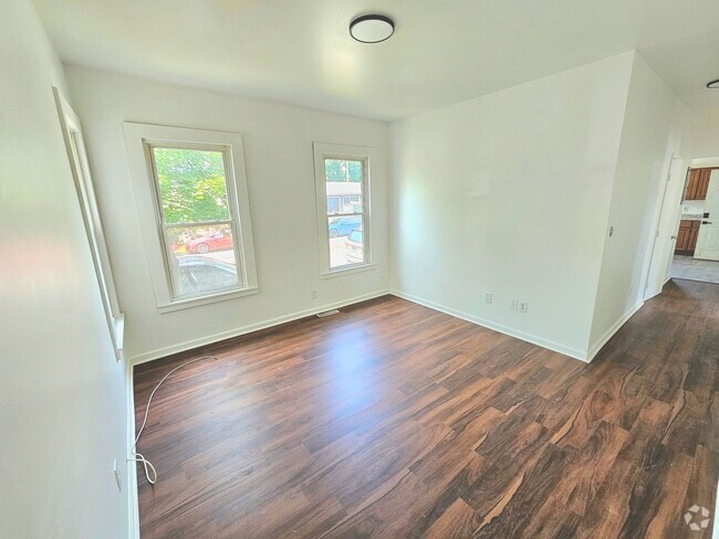 Building Photo - Spacious Multi-Family Apartments for Rent ... Unit 1st Floor