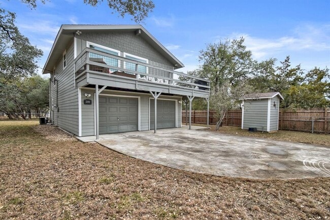 Photo - 2591 Lakeshore Dr