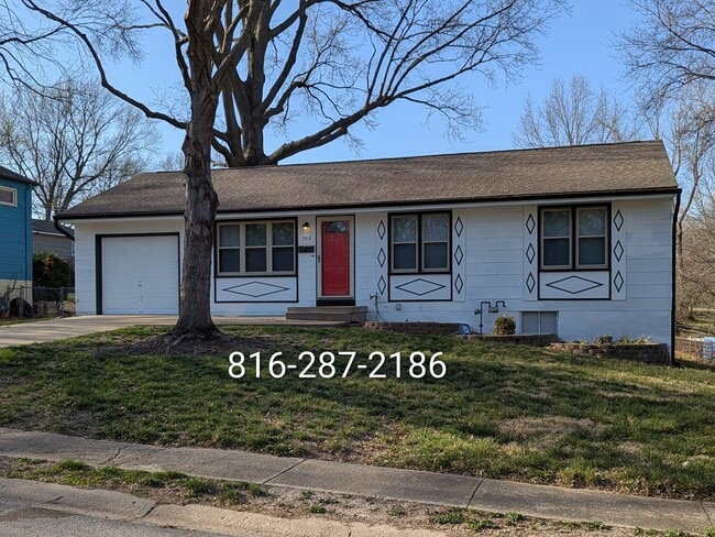 Building Photo - 702 W 39 St N