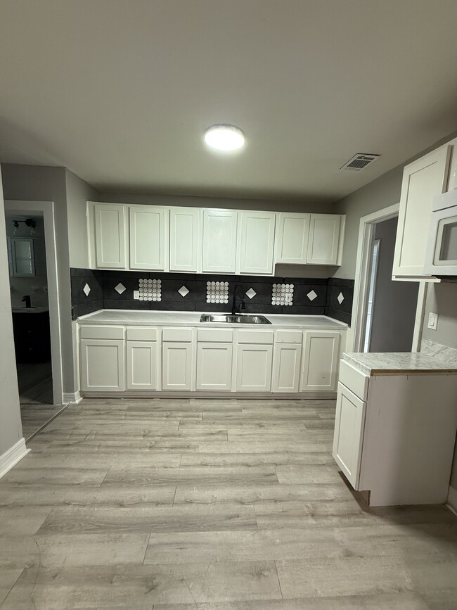 Photo - 3728 Hickory Ave SW