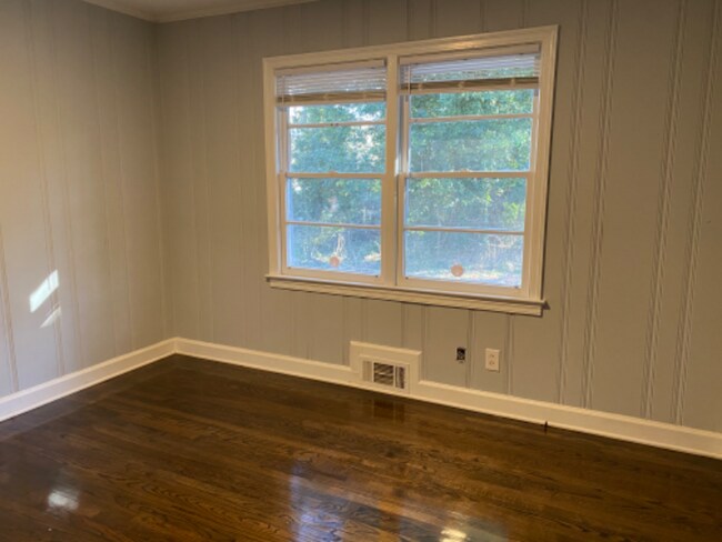 Photo - 2795 Long Way