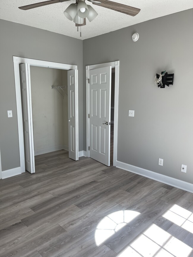 Master bedroom - 674 Riverwalk Dr Unit 203