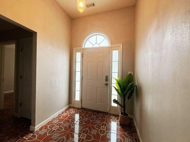 Photo - 5410 Twin Lakes Dr