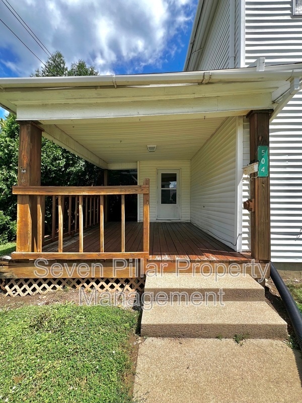 Building Photo - 504 Martin St