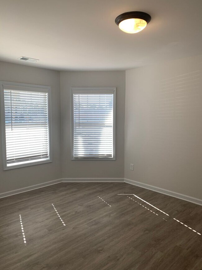 Photo - COMFORT, SPACE AND STYLE ALL IN TIMMONS POND