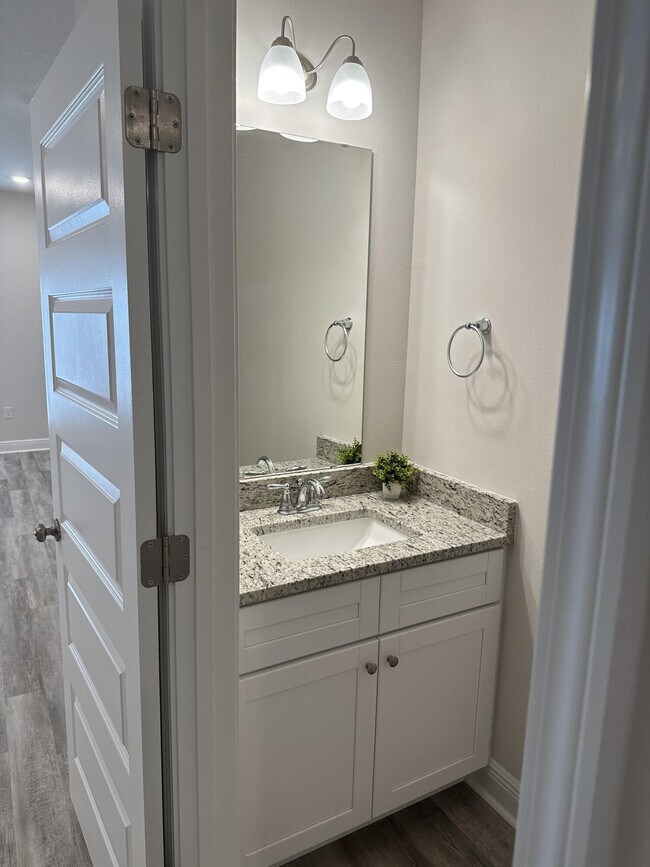 Photo - 1025 McLaren Cir