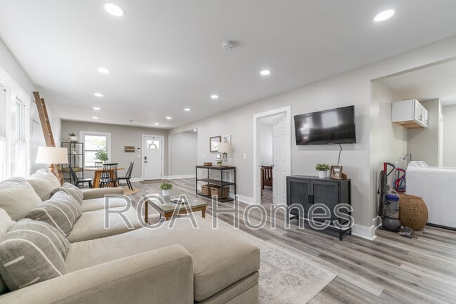 Photo - 537 N Sheffield Ave