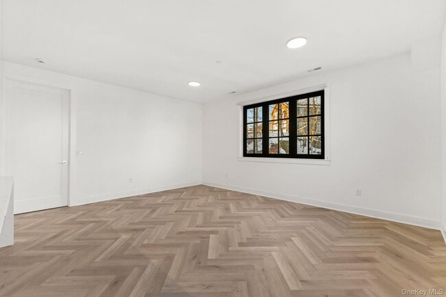 Photo - 100 E Putnam Ave Unit 301