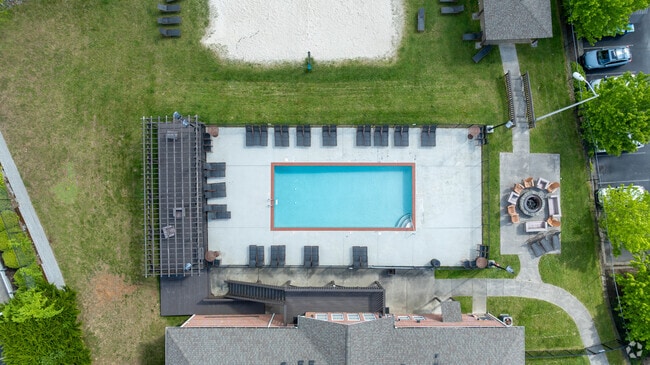 Pool - Mountaineer Village Apartments