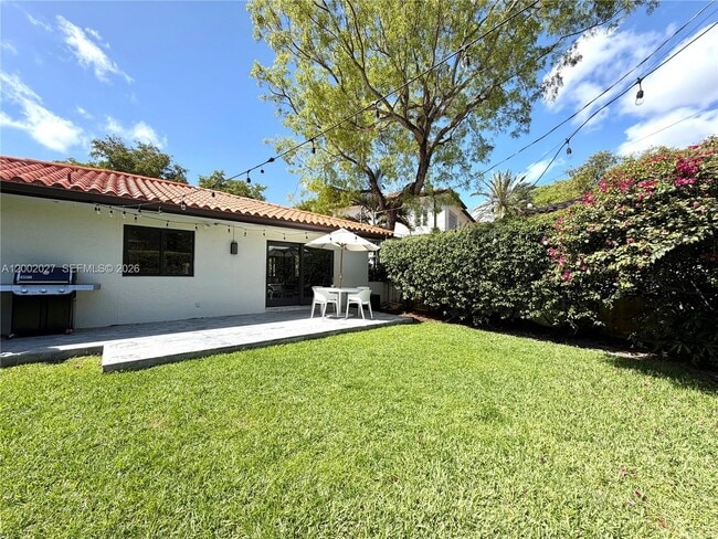 Photo - 815 Valencia Ave