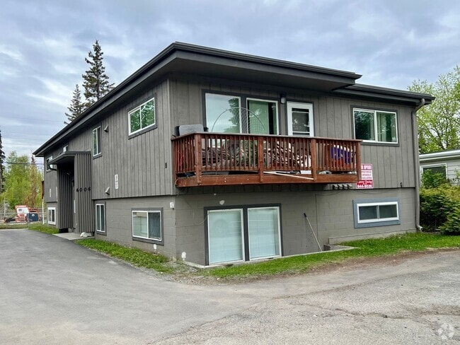 Building Photo - 4006 Iowa Dr Unit 303 Rental