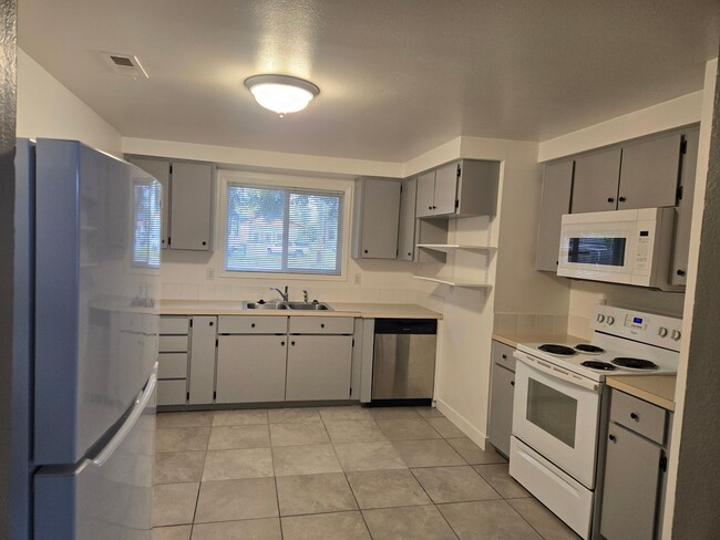 Photo - 1006-1008 E Gilbert Ave Unidad 1008