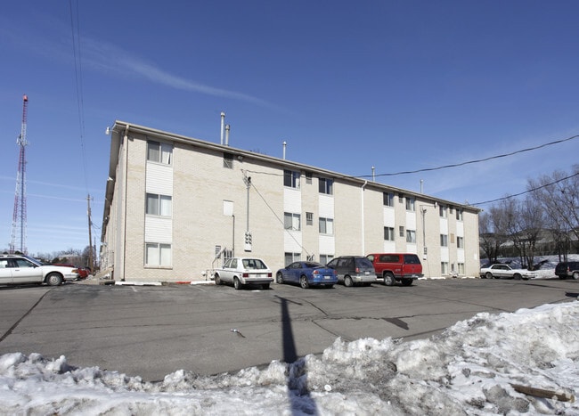 Parking Area - Garden Brooke Apartments
