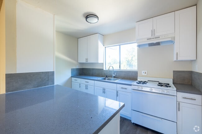 2BR, 2BA - 800SF - Kitchen - 10029 Sepulveda Blvd Apartments