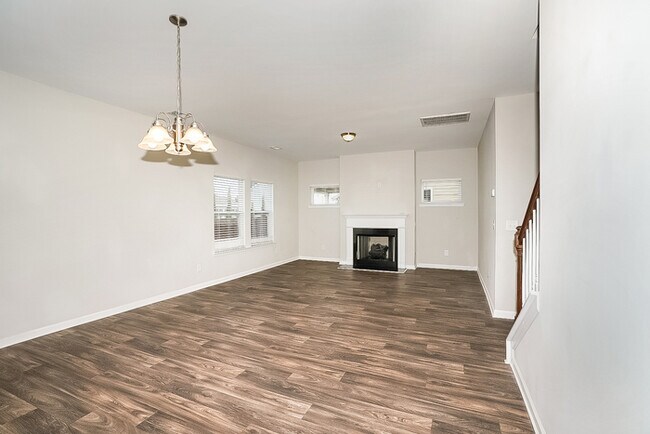 Photo - Apply Today! Near Lexington High School!