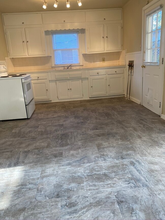 Photo - 311 N Van Buren St