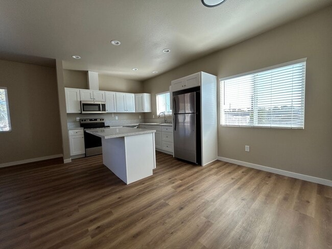 Photo - 629.5 N Sacramento St