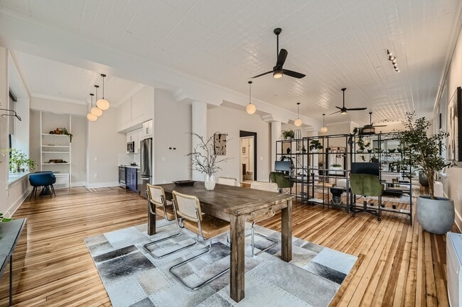 Photo - 303 N Howard St