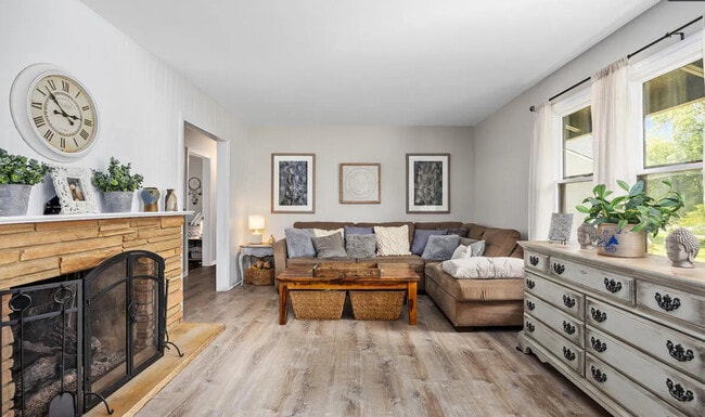 Photo - 910 Thornapple River Dr SE