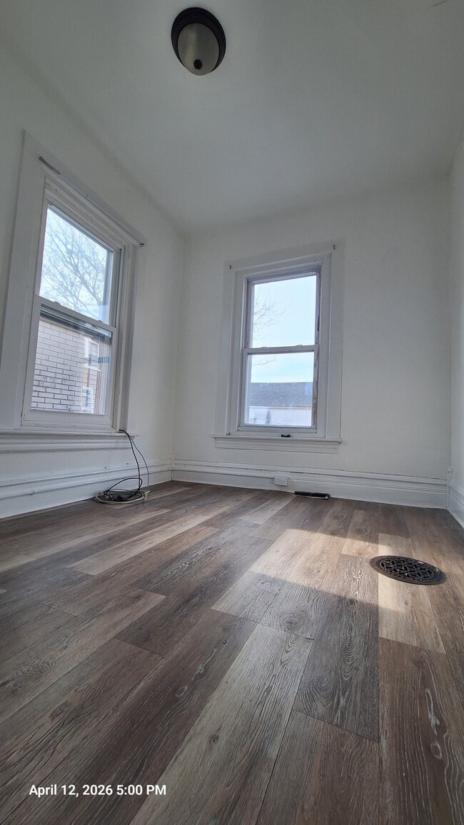 Photo - 925 1/2 Liberty St