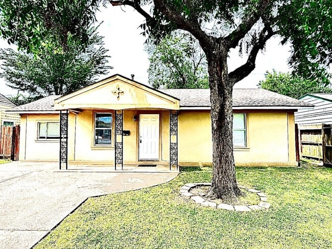Building Photo - 3017 Fern St