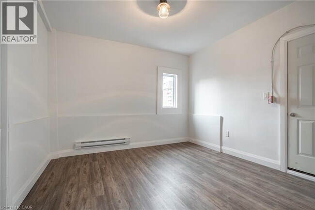 Photo - 524 King St E Unit 3