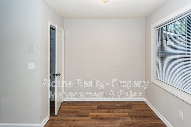 Photo - 296 Fleming Rd