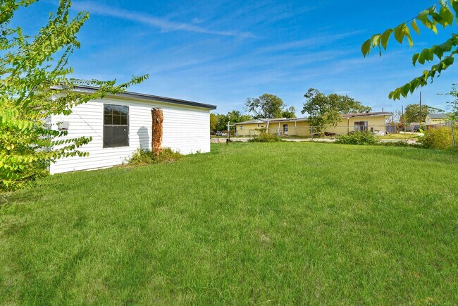 Photo - 1203 W 6th St