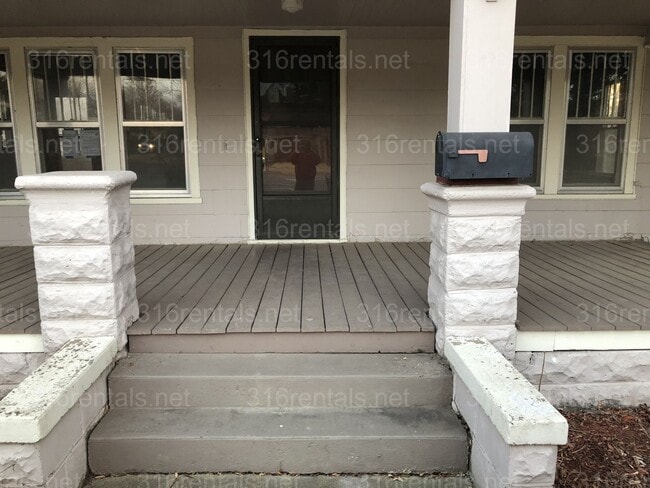 Building Photo - $1150 - 3 bed 1 bath - Single Family Home