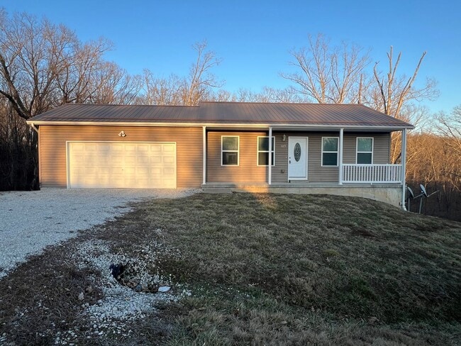 Building Photo - 3 Bedroom 2 bath 2 car garage house Unit 112 Horseshoe Valley Dr