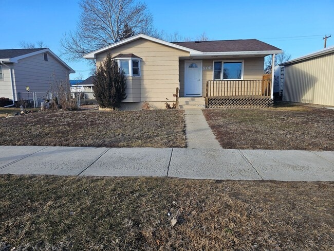 Building Photo - 909 Cale Ave