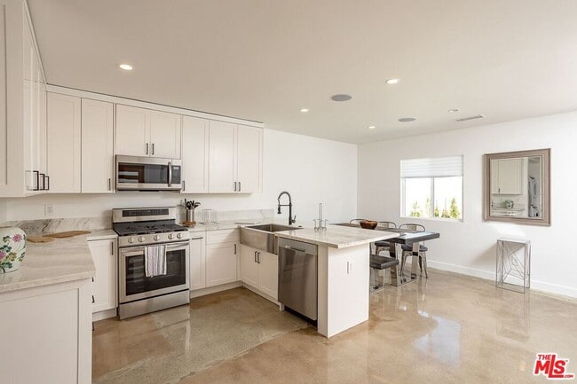 Building Photo - 7413 Jamieson Ave Rental