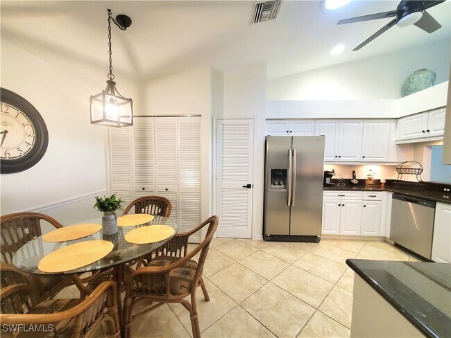 Photo - 992 Marblehead Dr