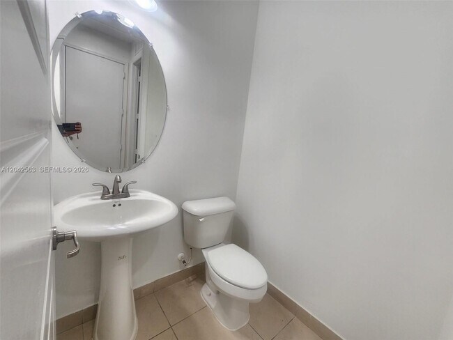 Photo - 641 NE 191st Ter