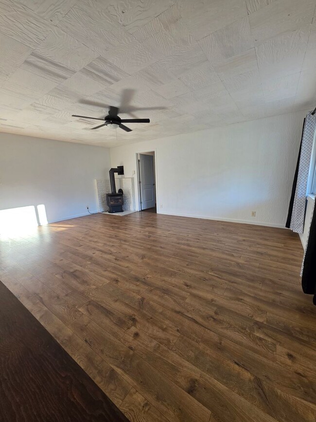 Photo - CHARMING 2 BEDROOM ON ACREAGE