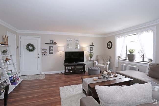 2BR, 1BA - 1000 SF
