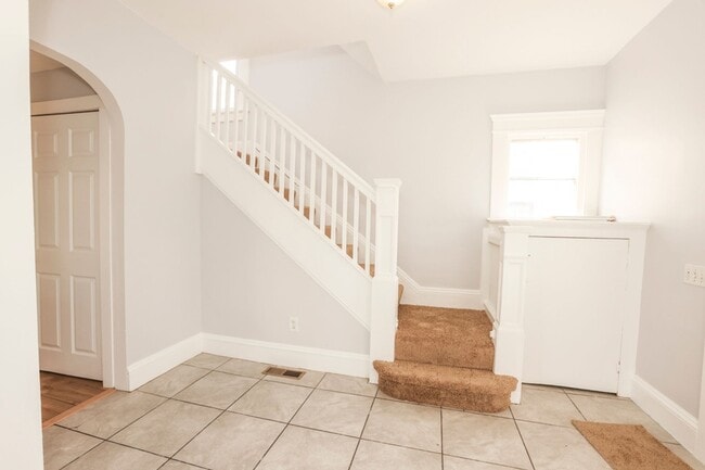 Photo - GREAT SINGLE FAMILY HOUSE . WAITING FOR YOU TO CALL HOME !!