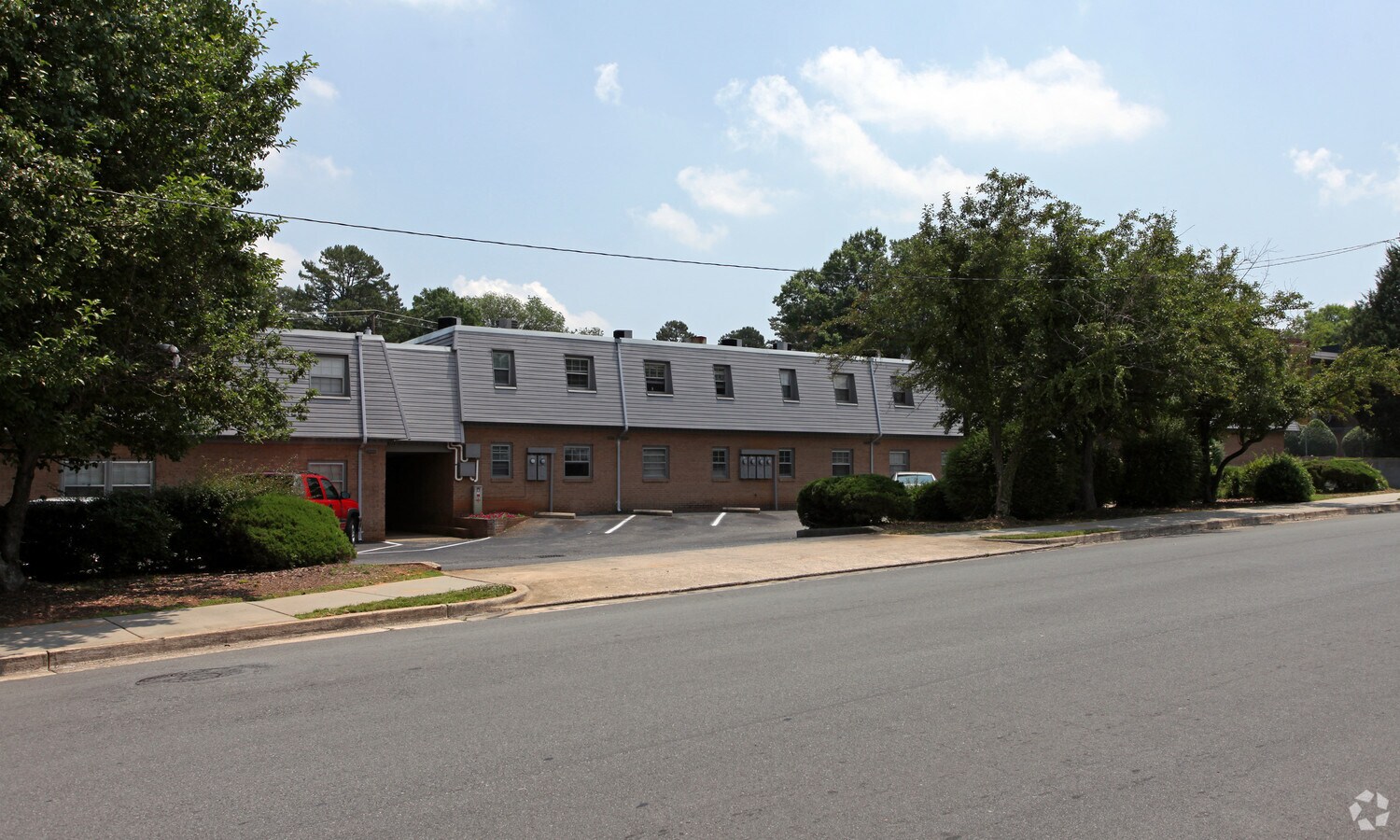 Chateau Apartments - Chateau Apartments