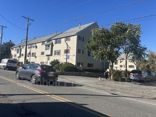 Photo - 871-871 Middlesex St