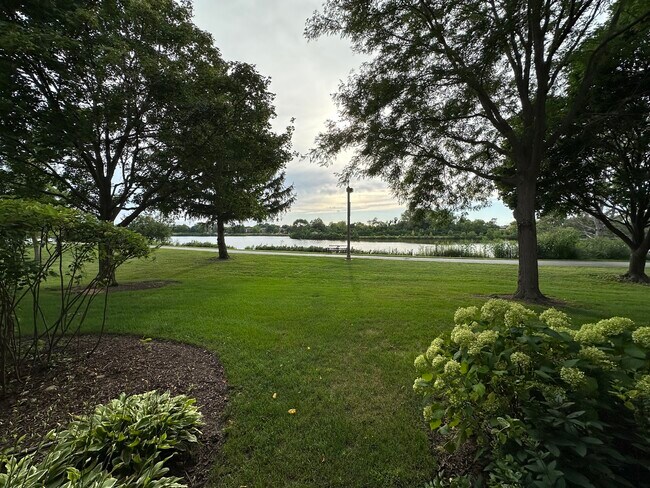 Photo - 1304 N Streamwood Ln Unidad 309 Rental